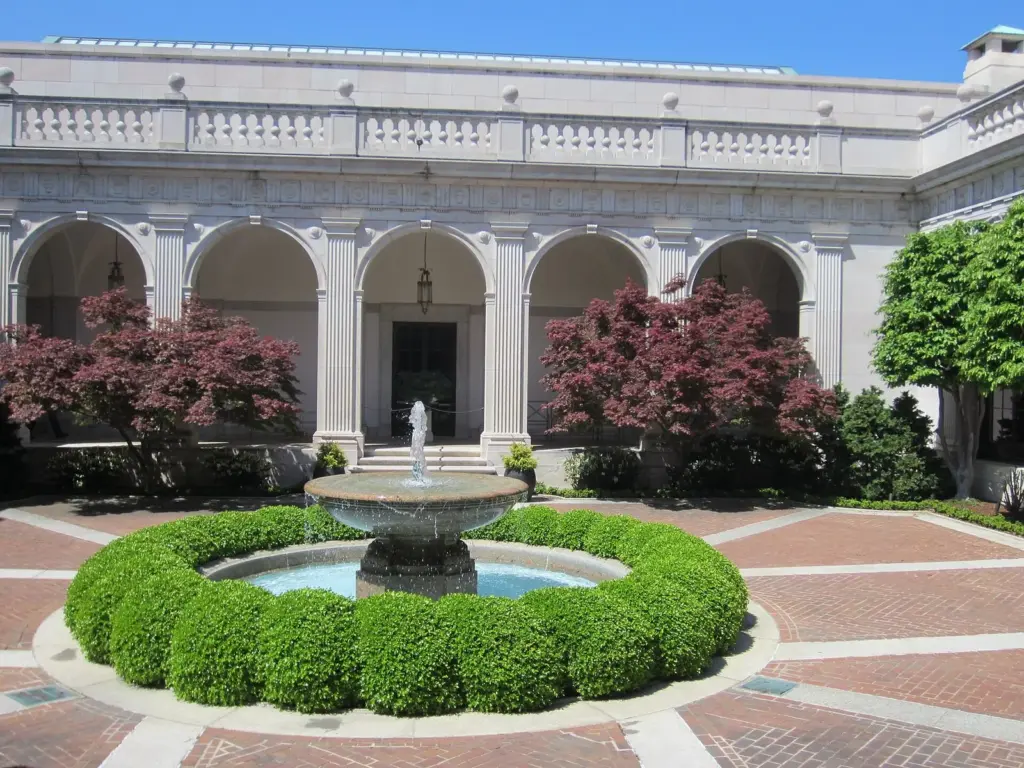 The arcaded Italian Renaissance-style courtyard of the Freer Gallery of Art, with a fountain ringed by hedges