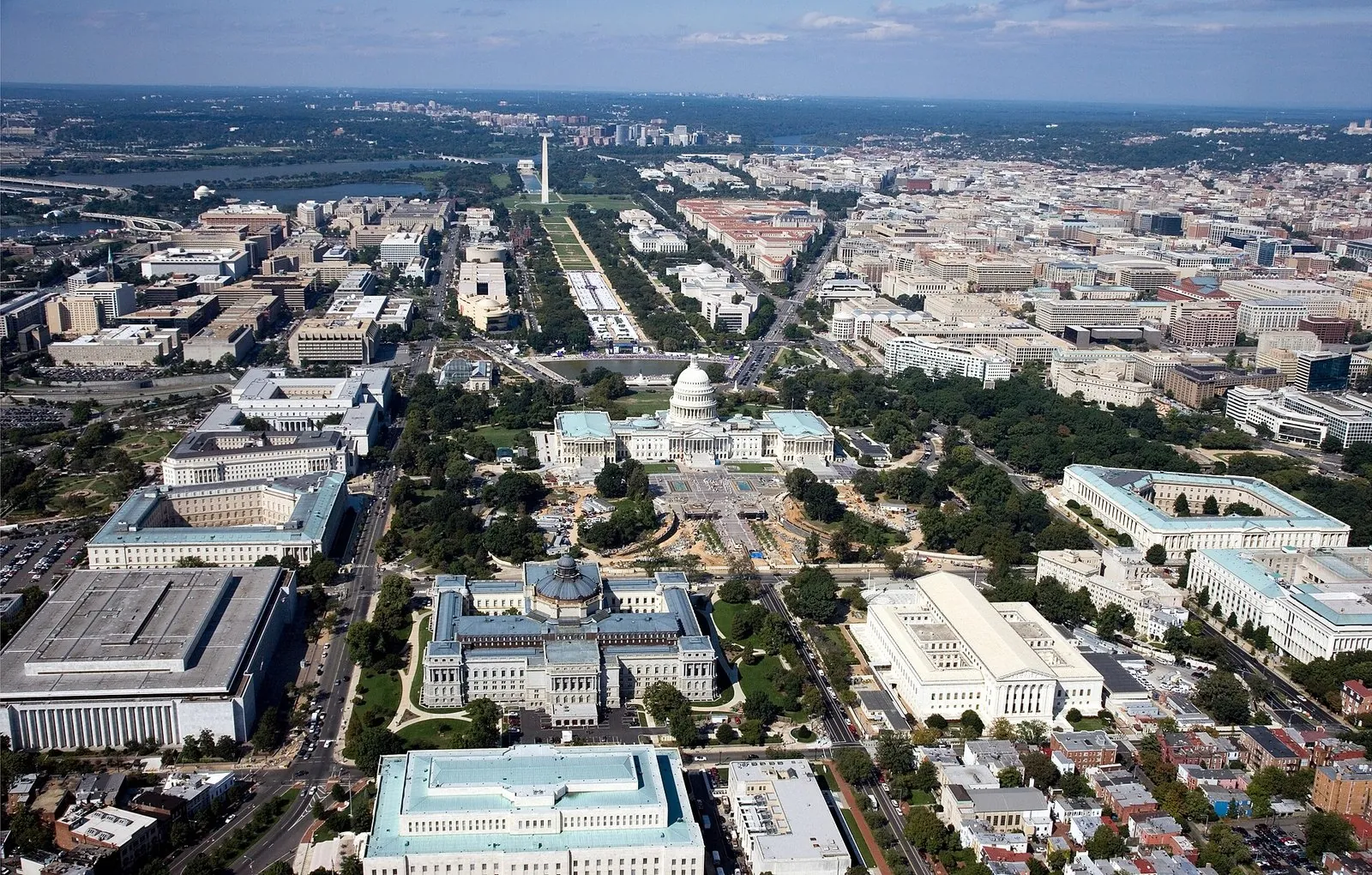 Washington DC itinerary overview: aerial view west along the National Mall from the Capitol toward the Washington Monument and the Potomac